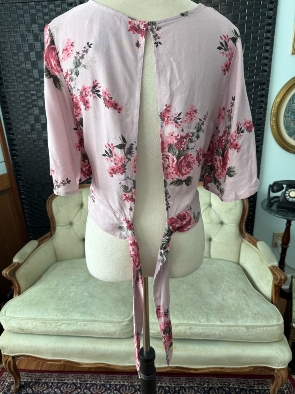 🌸 Nwot Polly and Esther Rose Floral Wrap CropTop Tie Waist Bell Sleeve Blouse L - Picture 9 of 11